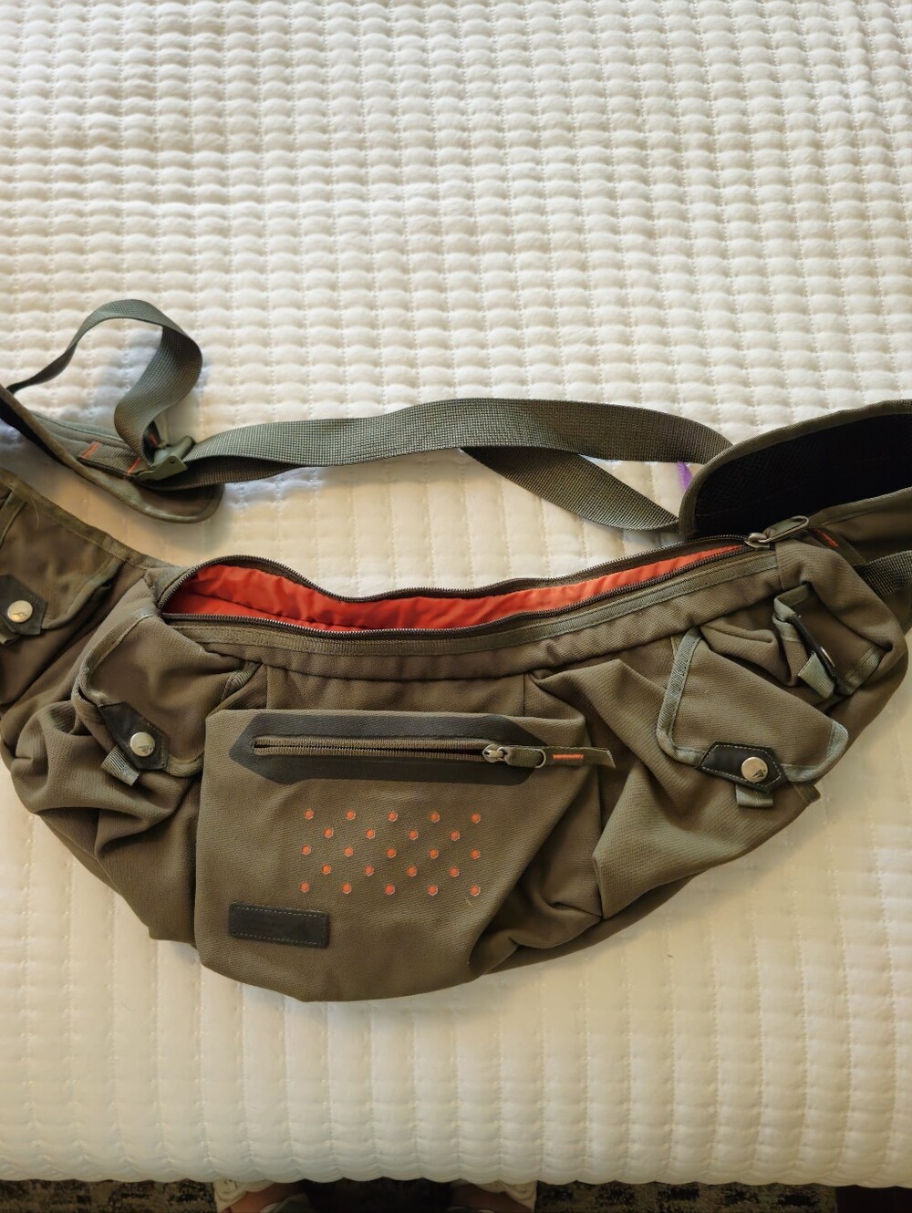 EASTERN MOUNTAIN SPORTS PACK BAG GREEN  HIKING CROSBODY HIP SHOULDER CROSSBODY